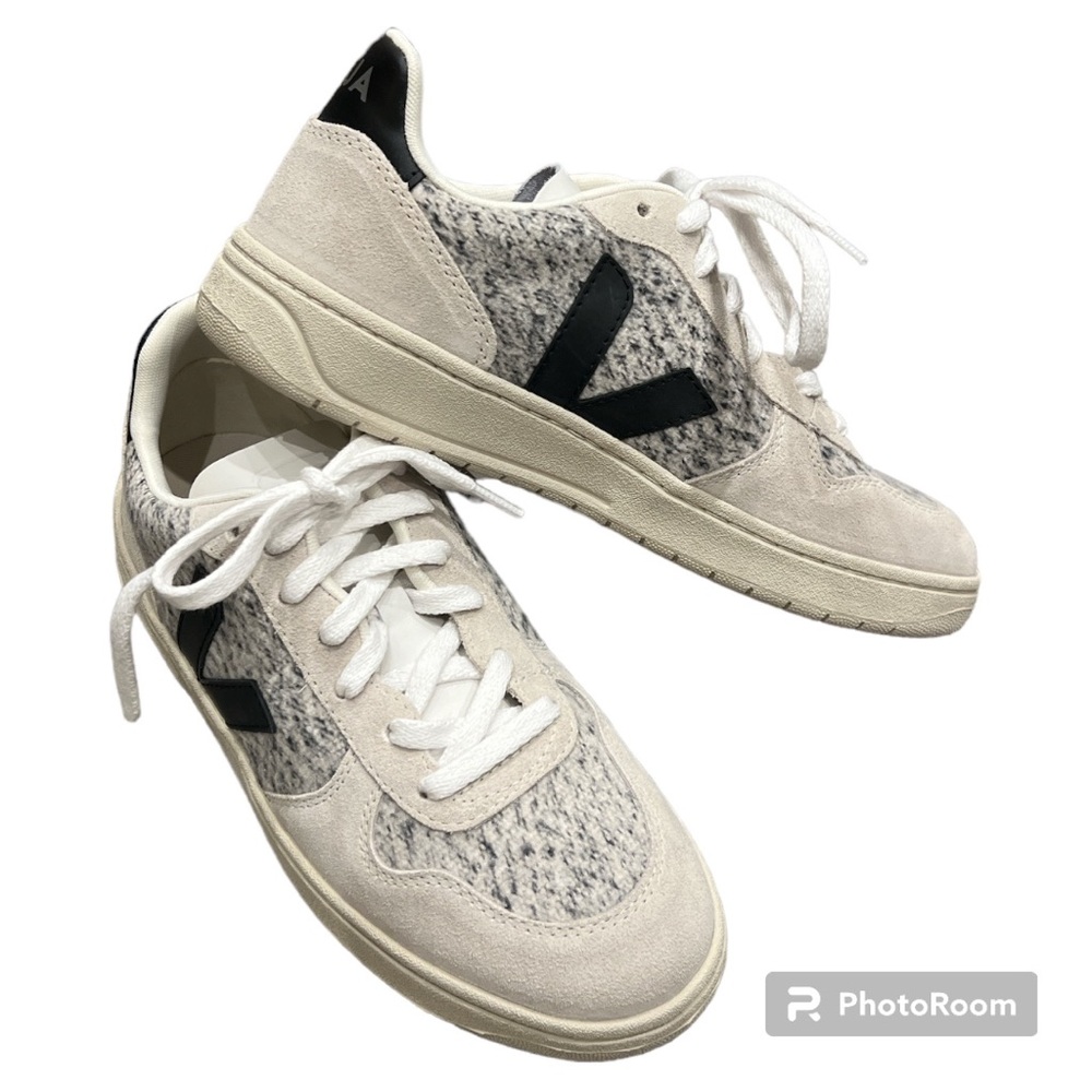 Veja V-10 flannel and suede snow/black trainers sneakers 39 8 NEW